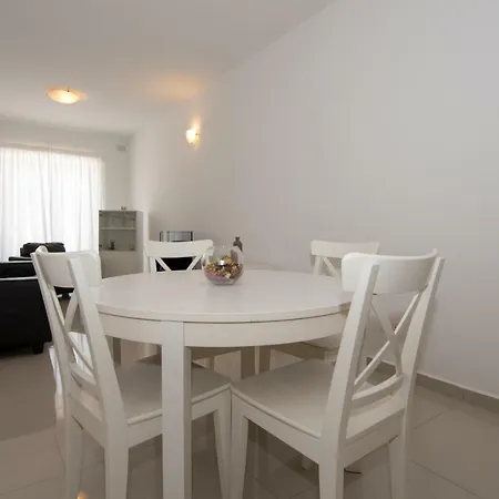 Cosy 2 Bedroom דירה