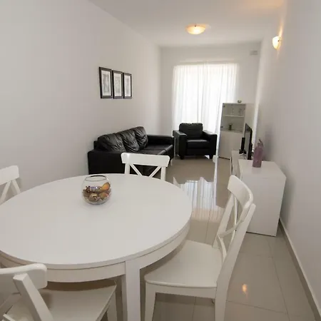 Cosy 2 Bedroom *